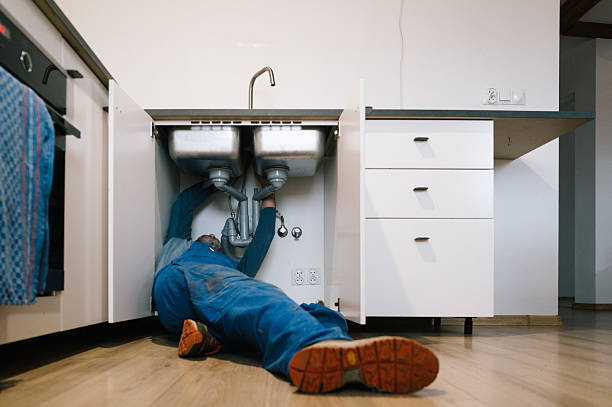 Professional Emergency Plumber technician working in Gibsonia, PA